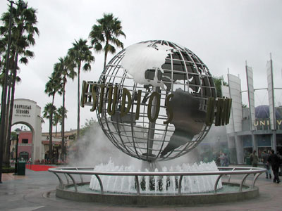 Globus vor den Universal Studios